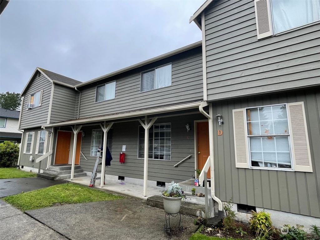 Photo of 15618 Admiralty Way, Lynnwood, WA 98087 (MLS # 2301793)