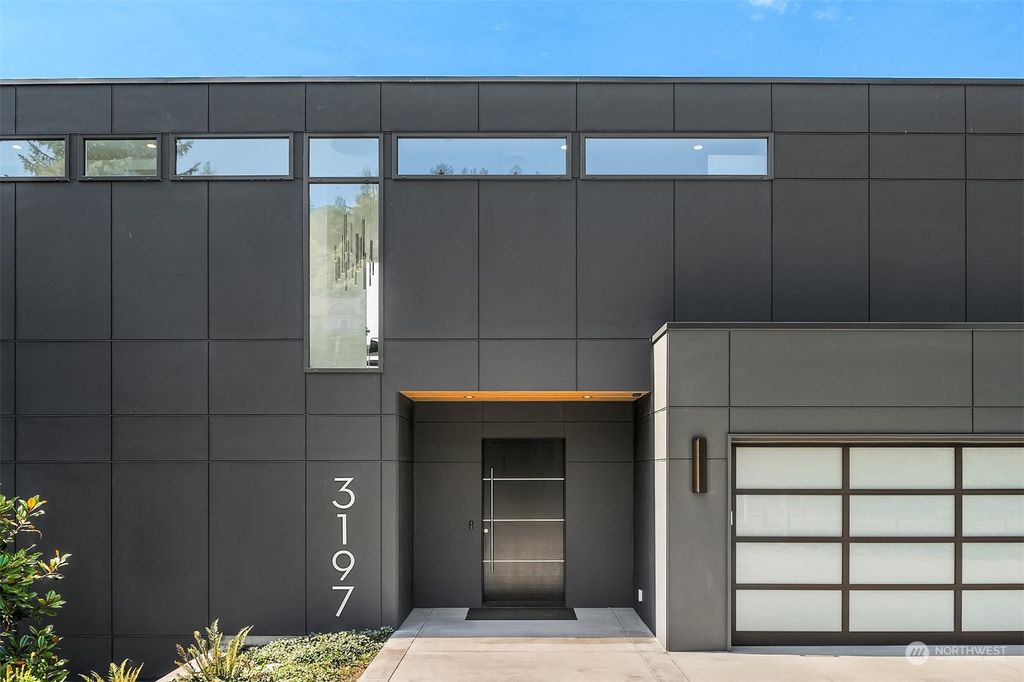 Photo of 3197 E Lake Sammamish Parkway NE, Sammamish, WA 98074 (MLS # 2142341)