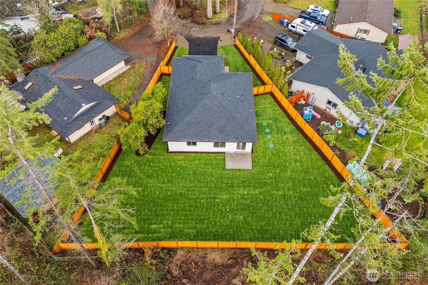 13902 Lakeview Way NW