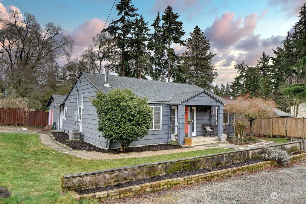 Photo of 14756 26th Avenue NE, Shoreline, WA 98155 (MLS # 2040039)