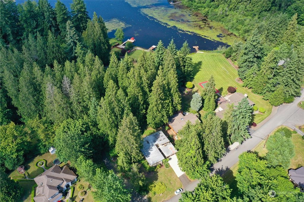 Photo of 144 XX W Lake Kathleen Drive SE, Renton, WA 98059 (MLS # 2133858)