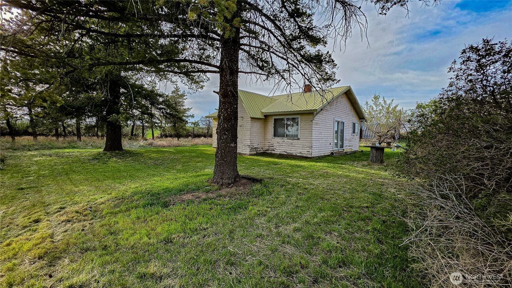 Photo of 101 US Hwy 2, Waterville, WA 98858 (MLS # 2520535)