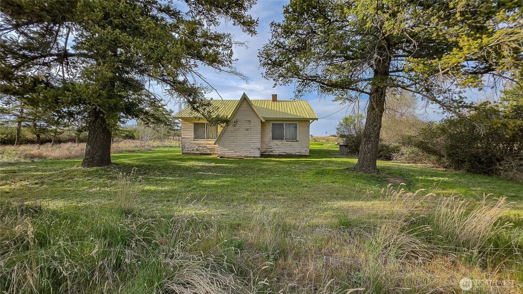 Photo of 101 US Hwy 2, Waterville, WA 98858 (MLS # 2520535)