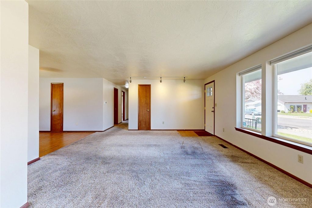 Photo of 241 Bandra Drive, Walla Walla, WA 99362 (MLS # 2509568)