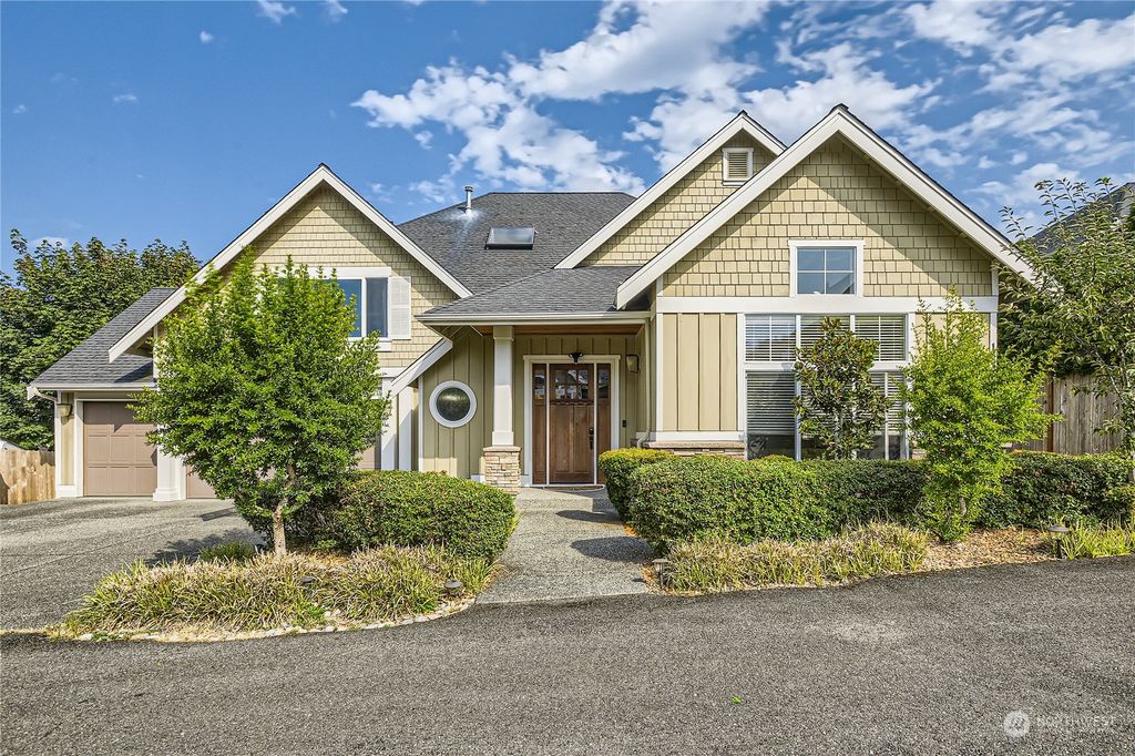 Photo of 16042 SE 45th Place, Bellevue, WA 98006 (MLS # 2156036)