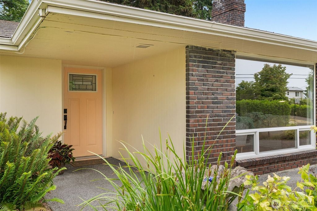 Photo of 16521 SE 45th Street, Bellevue, WA 98006 (MLS # 2400550)