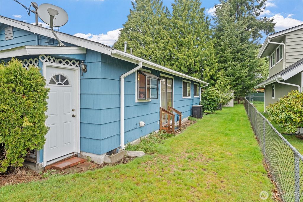 Photo of 11908 SE 169th Place, Renton, WA 98058 (MLS # 2357907)