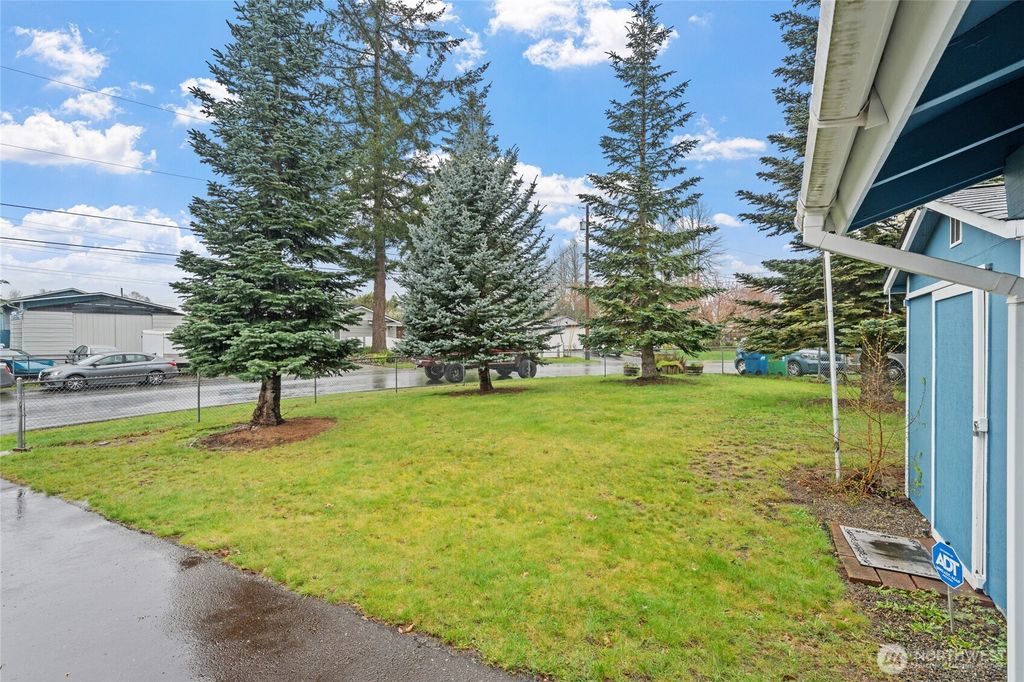Photo of 11908 SE 169th Place, Renton, WA 98058 (MLS # 2357907)