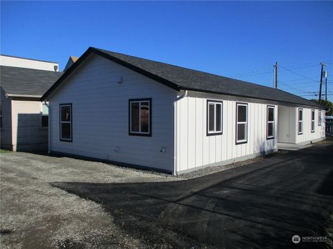 711 S 4th Avenue, Kelso, WA 98626 - MLS#: 2304182