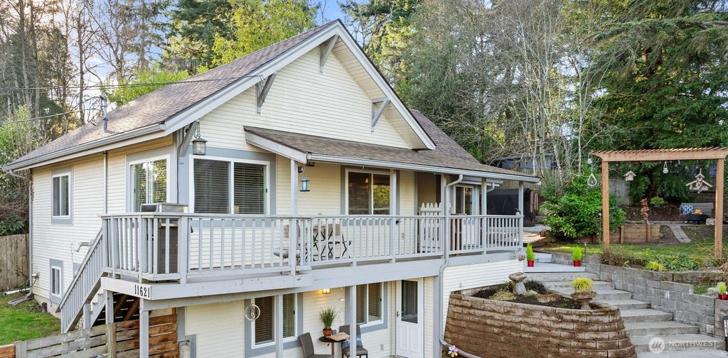 Photo of 11621 16th Avenue S, Seattle, WA 98168 (MLS # 2469493)