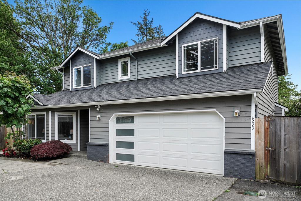 Photo of 1533 NE 171st Street, Shoreline, WA 98155 (MLS # 2373954)