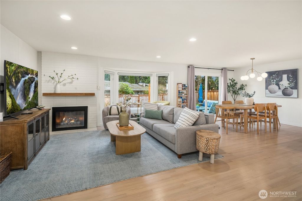 Photo of 12025 NE 136th Place, Kirkland, WA 98034 (MLS # 2492174)