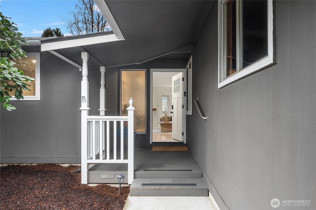 Photo of 12025 NE 136th Place, Kirkland, WA 98034 (MLS # 2492174)