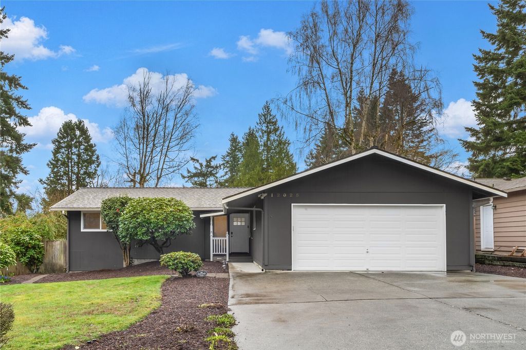 Photo of 12025 NE 136th Place, Kirkland, WA 98034 (MLS # 2492174)