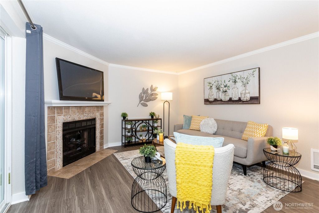 Photo of 12040 100th Avenue NE #J102, Kirkland, WA 98034 (MLS # 2490667)