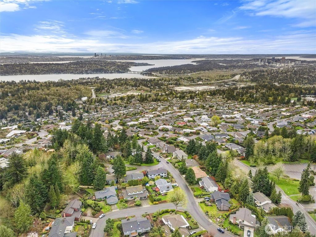 Photo of 13909 SE 46th St St, Bellevue, WA 98006 (MLS # 2356704)