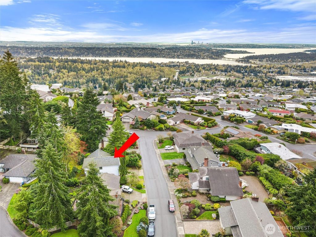 Photo of 13909 SE 46th St St, Bellevue, WA 98006 (MLS # 2356704)