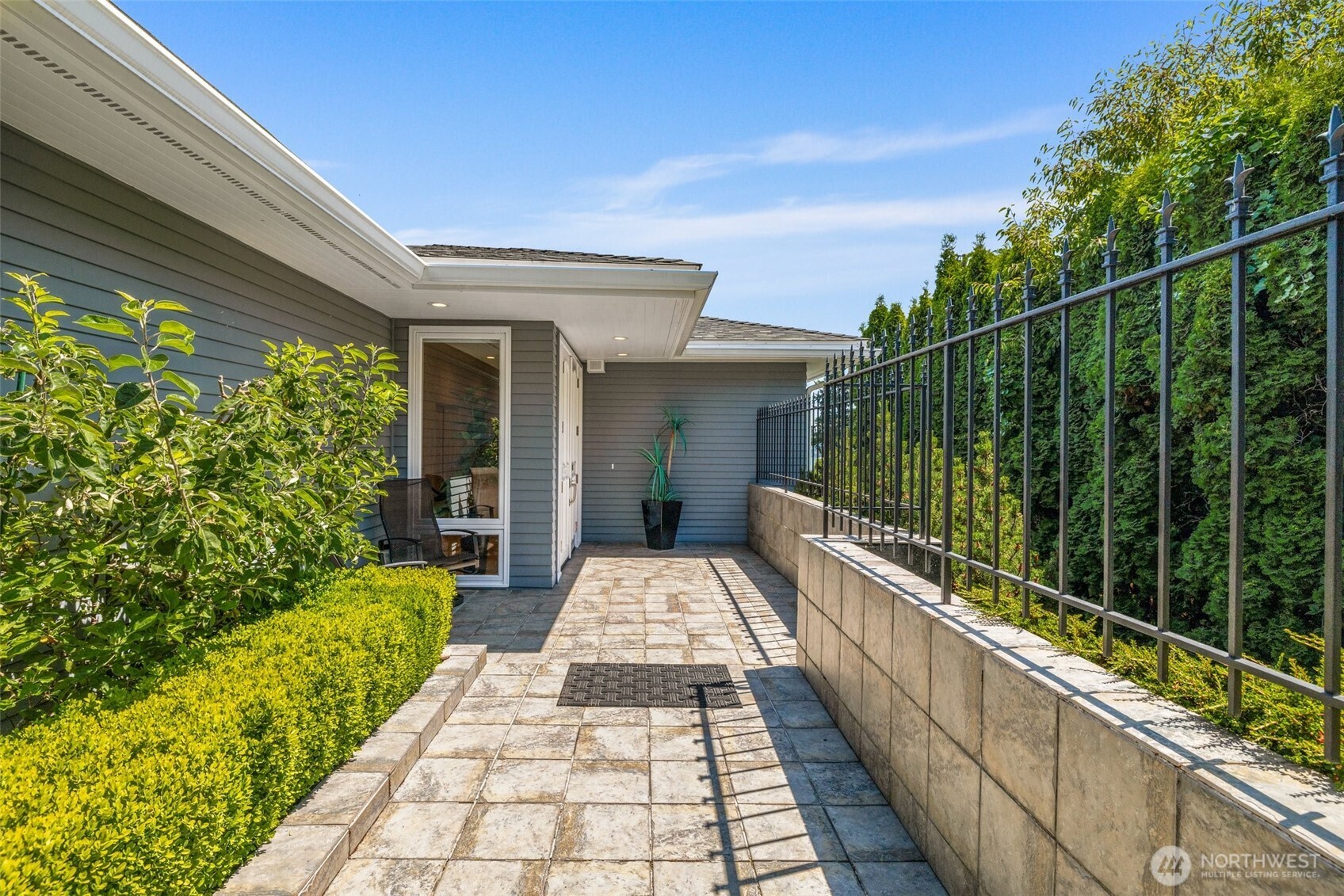 7221 Soundview Drive 301