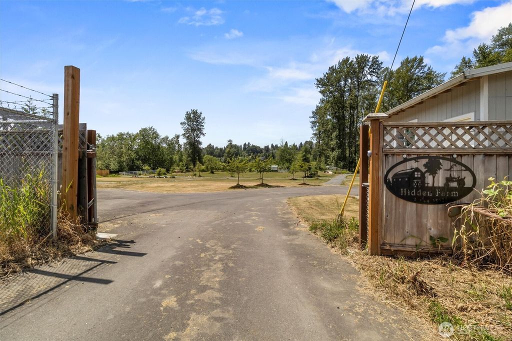 Photo of 12829 27th Place NE, Lake Stevens, WA 98258 (MLS # 2395771)