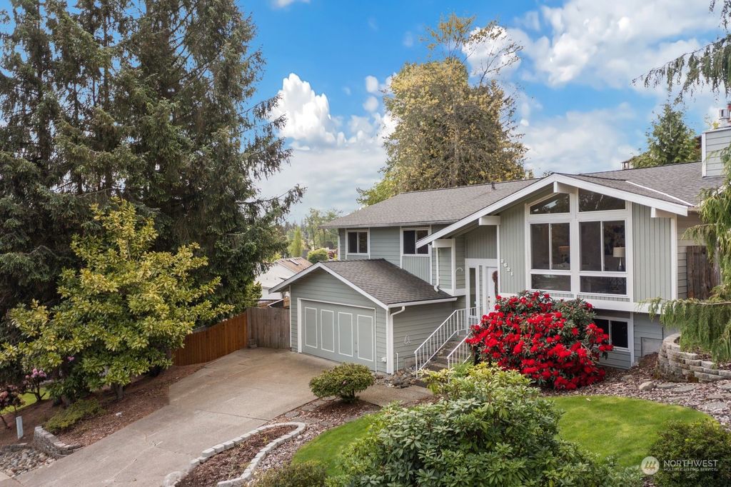 Photo of 2621 SE 16th Street, Renton, WA 98058 (MLS # 2234391)