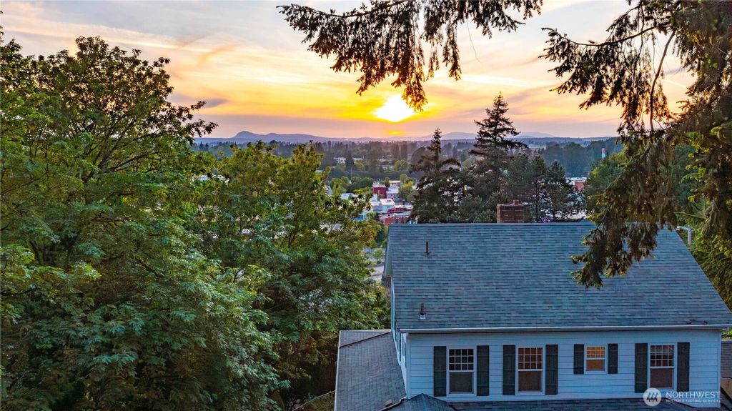 Photo of 405 S 7th St, Mount Vernon, WA 98274 (MLS # 2520623)