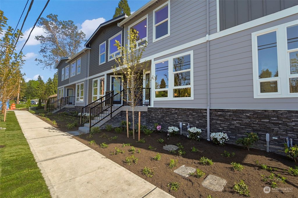 Photo of 5406 234th Street SW #D, Mountlake Terrace, WA 98043 (MLS # 2066100)
