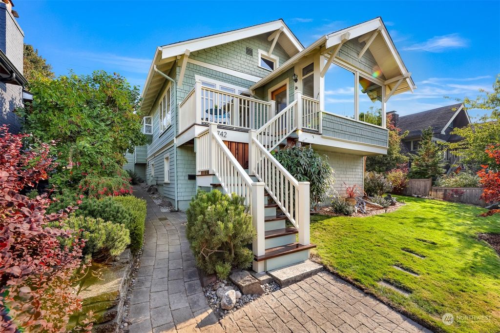 Photo of 4742 47th Avenue SW, Seattle, WA 98116 (MLS # 2006729)