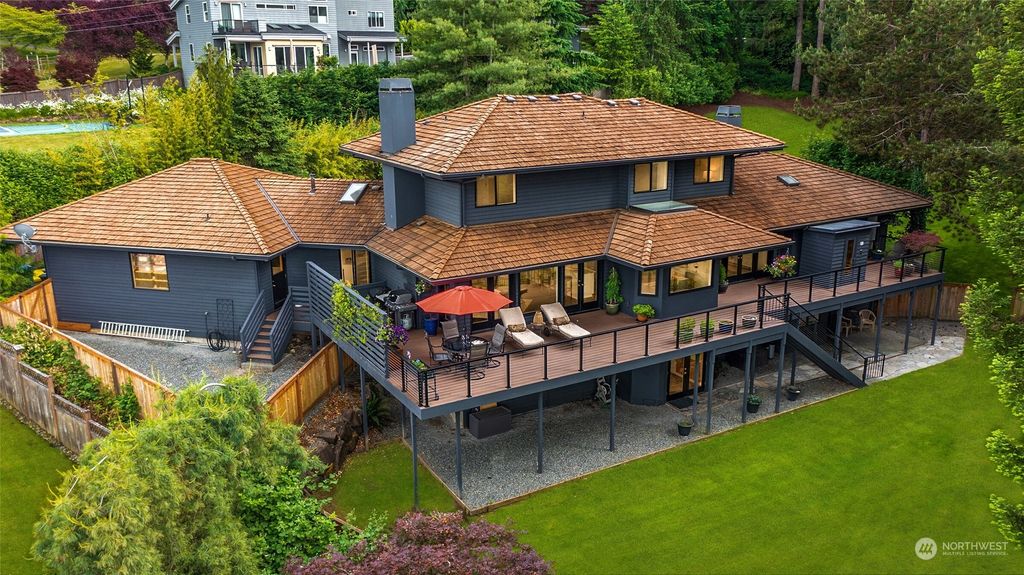 Photo of 19514 SE 16th Street, Sammamish, WA 98075 (MLS # 2150266)