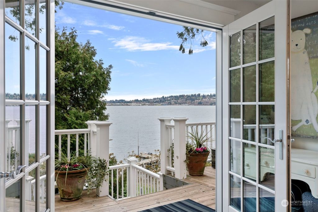 Photo of 11615 Holmes Point Drive NE, Kirkland, WA 98034 (MLS # 2193511)