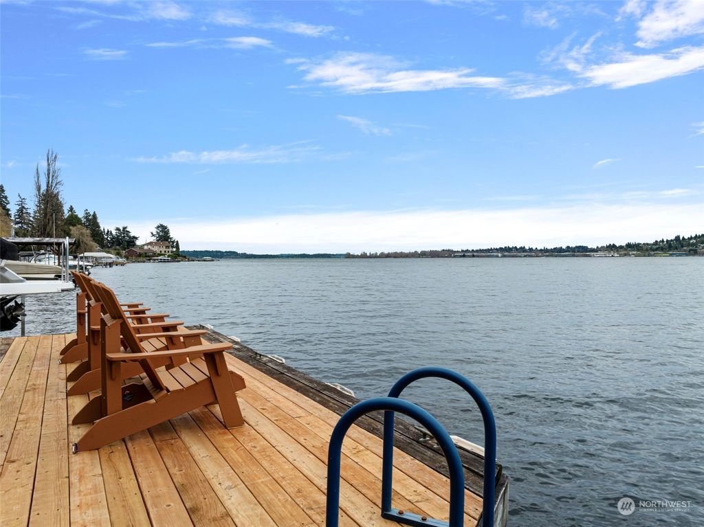 Photo of 11615 Holmes Point Drive NE, Kirkland, WA 98034 (MLS # 2193511)