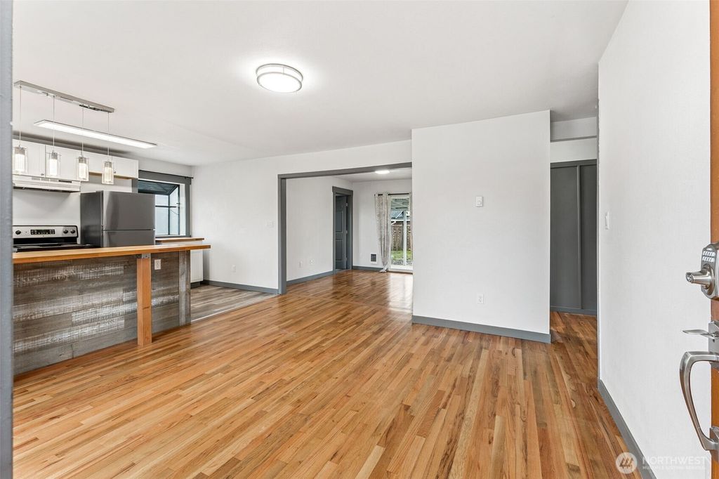 Photo of 1908 13th Avenue NW, Puyallup, WA 98371 (MLS # 2484847)