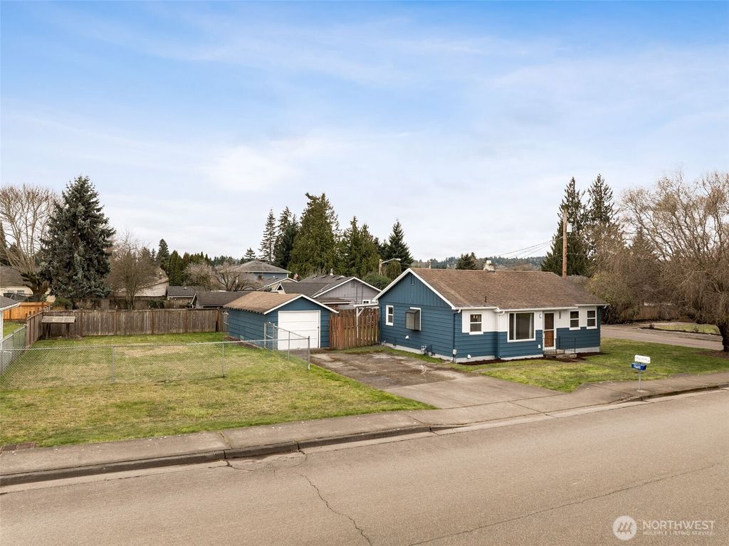 Photo of 1908 13th Avenue NW, Puyallup, WA 98371 (MLS # 2484847)