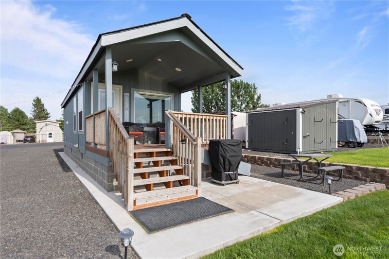 6549 Highway 262 E 52
