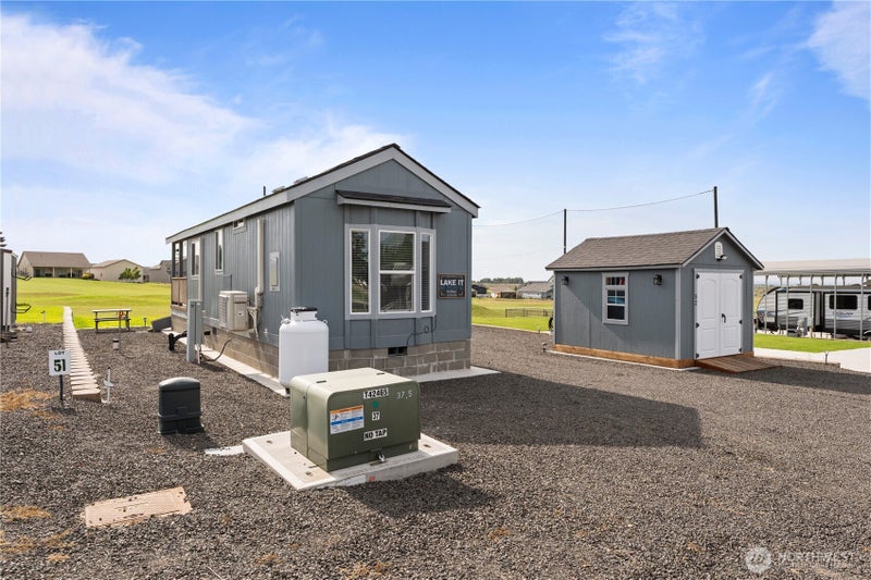 6549 Highway 262 E 52