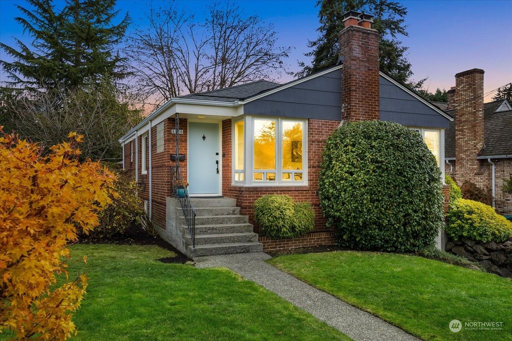 Photo of 6556 44th Avenue NE, Seattle, WA 98115 (MLS # 2305732)