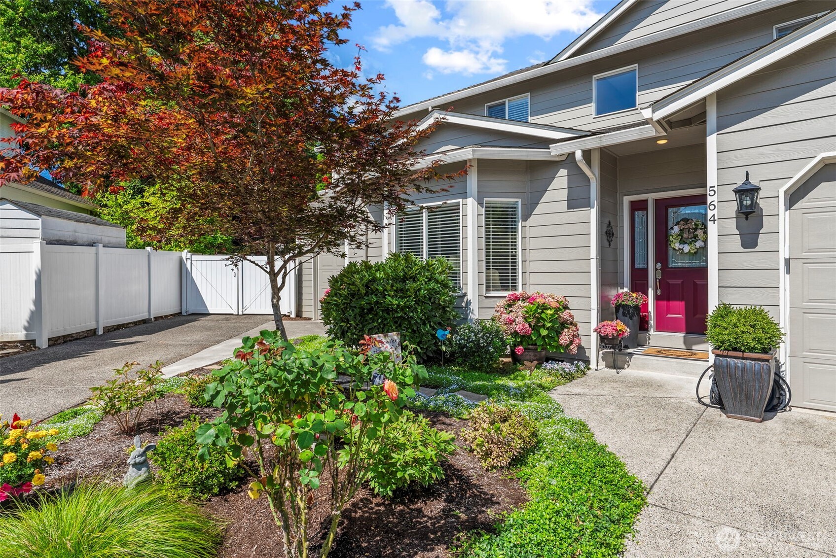 564 E 15th Circle