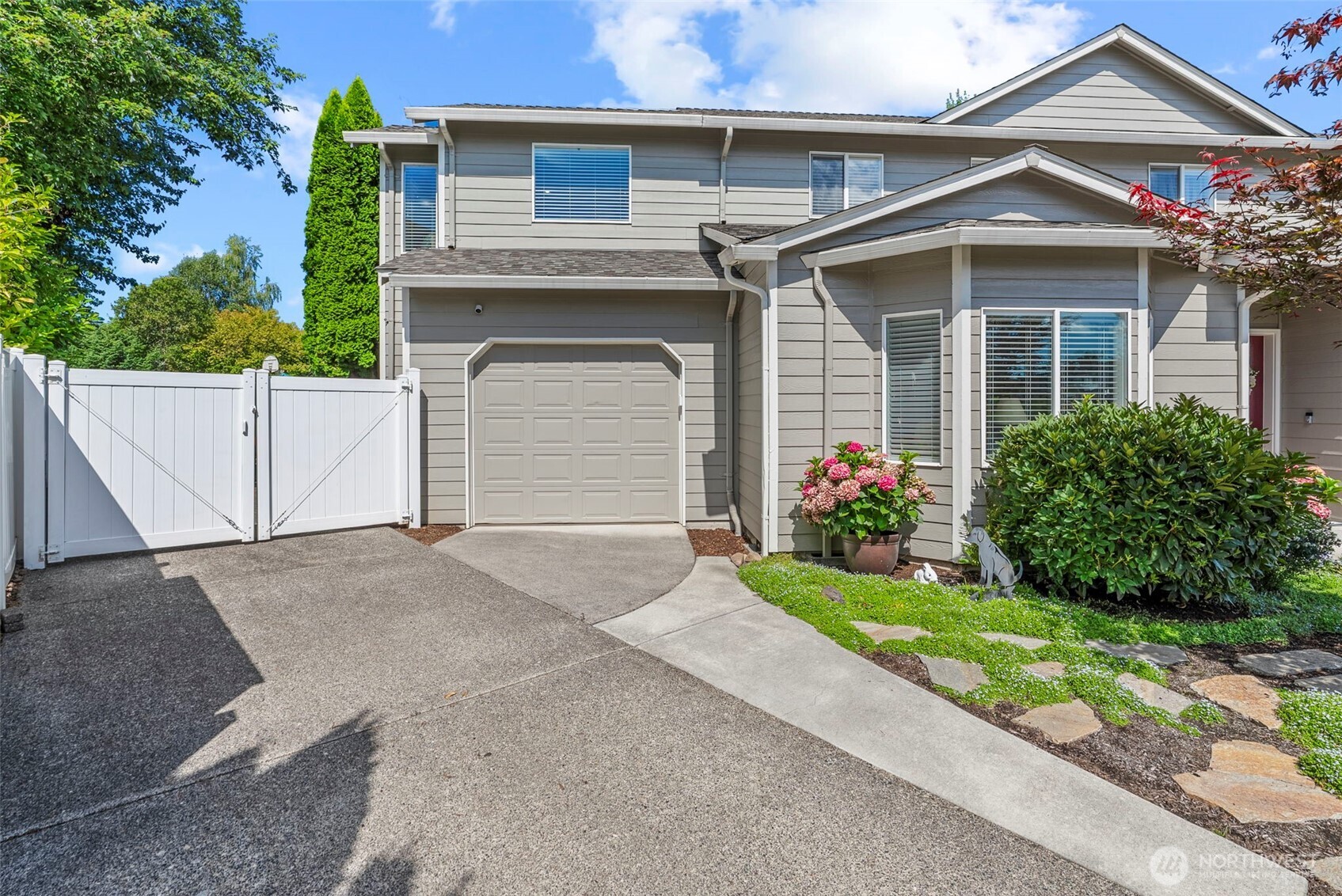 564 E 15th Circle
