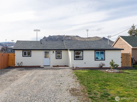 Photo of 98 Fuller Street, Wenatchee, WA 98801 (MLS # 2489462)