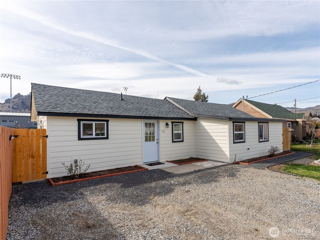 Photo of 98 Fuller Street, Wenatchee, WA 98801 (MLS # 2489462)