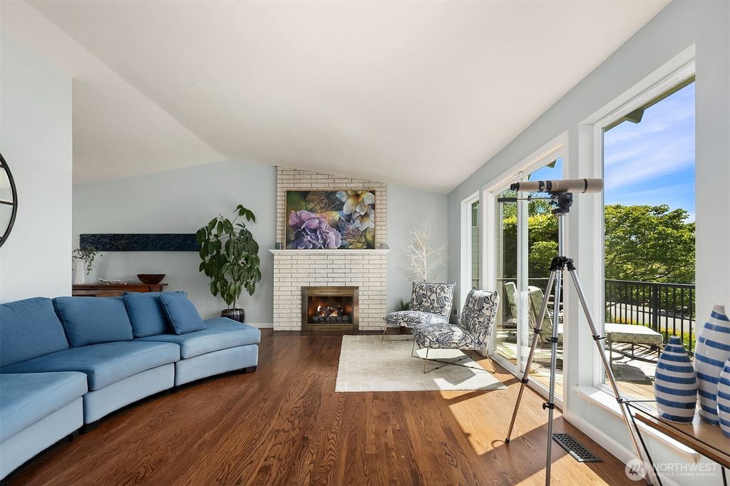 Photo of 1033 8th Avenue S, Edmonds, WA 98020 (MLS # 2526509)