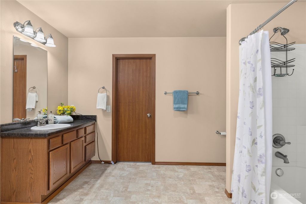 listing image 9363529060570455167