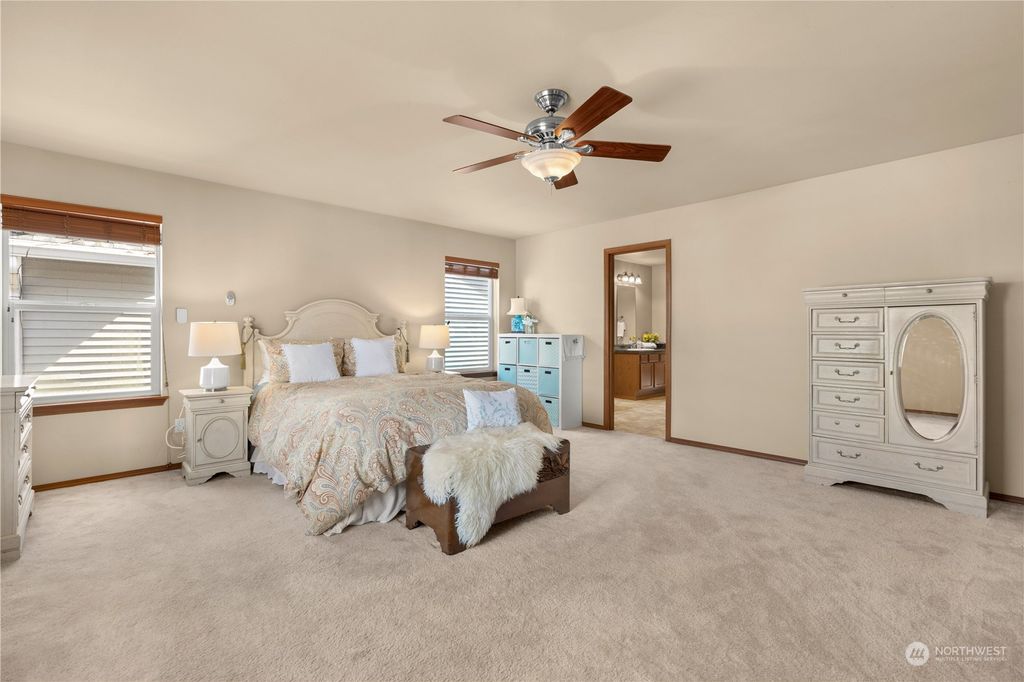 listing image 9364418855392625796