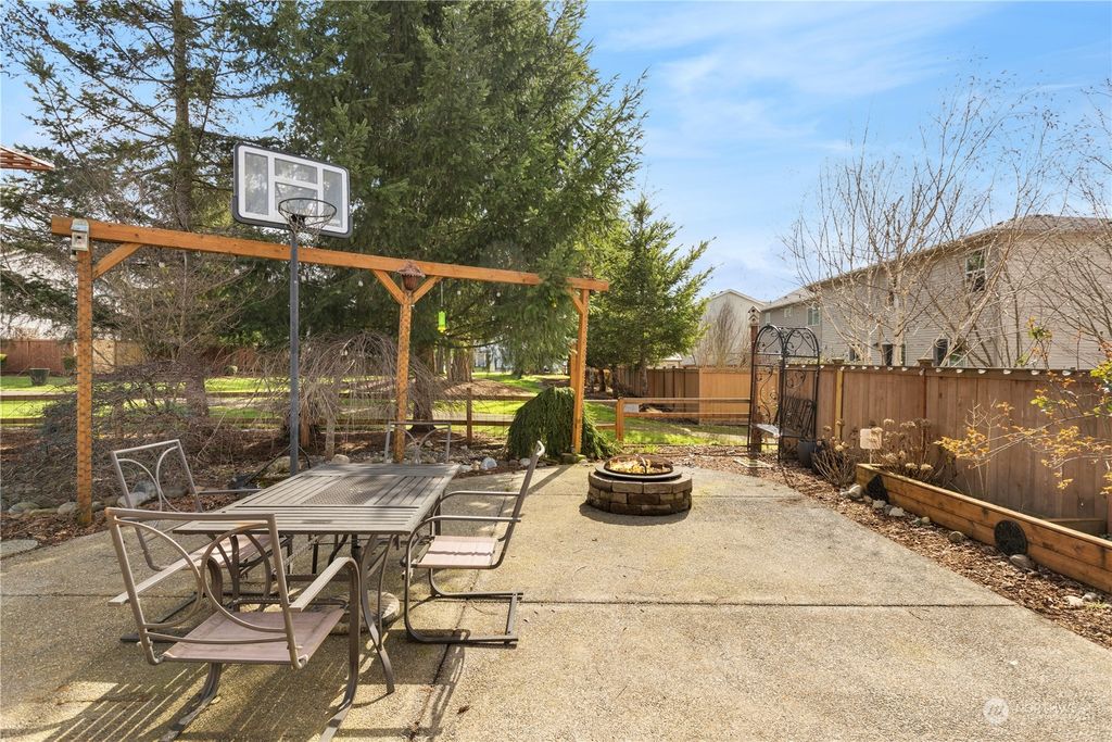 listing image 9365483188417056593
