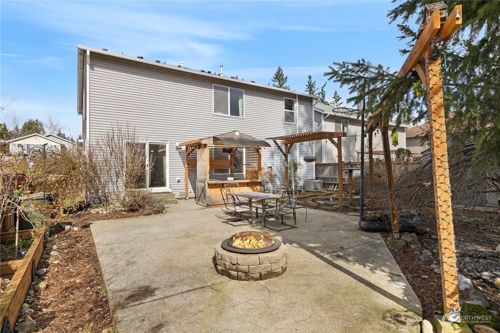 listing image 9366142223516650213