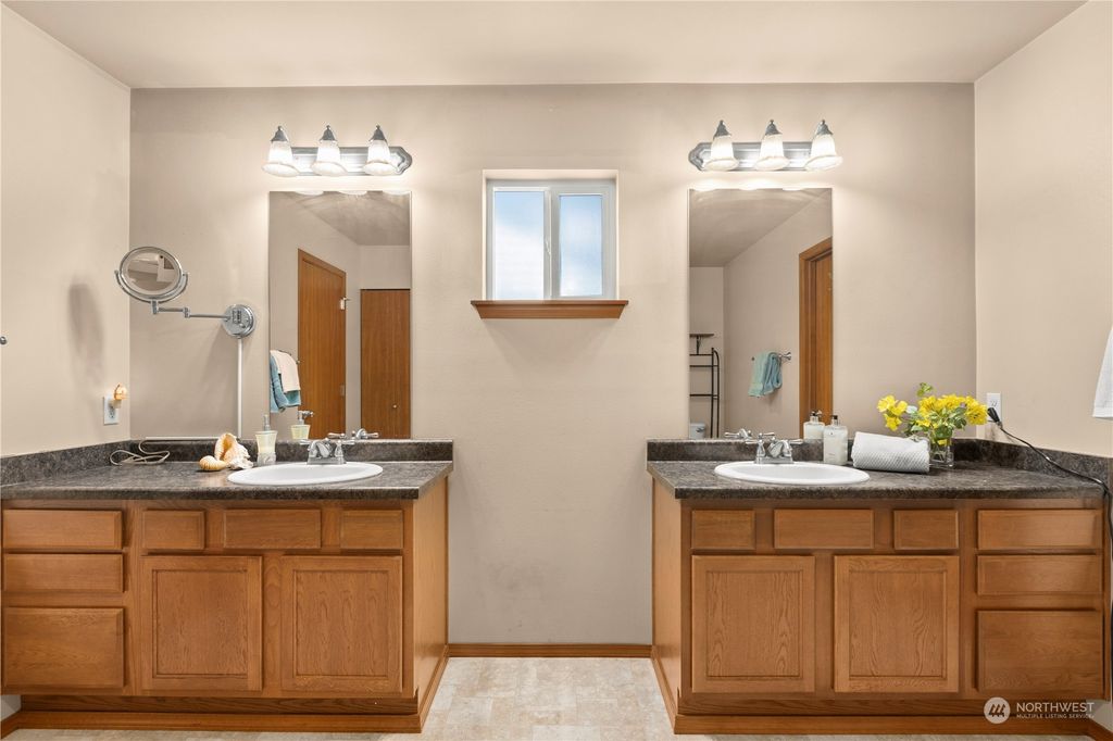 listing image 9361250710427135178