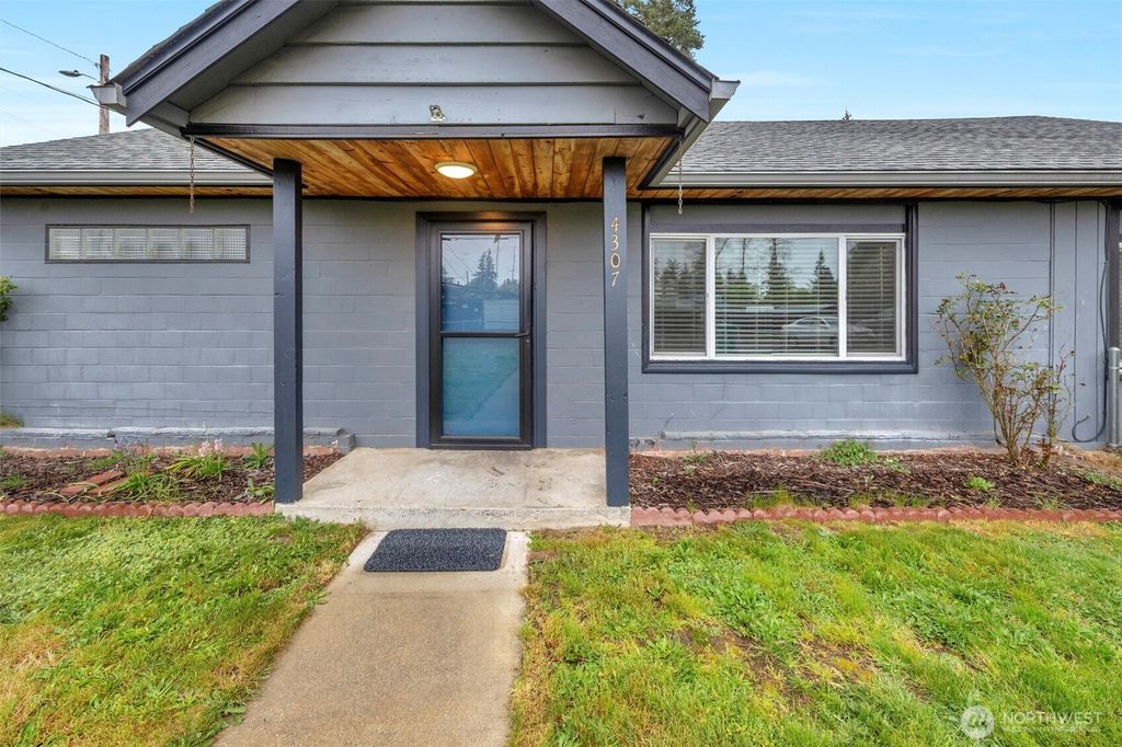 Photo of 4307 103rd Place NE, Marysville, WA 98271 (MLS # 2512597)