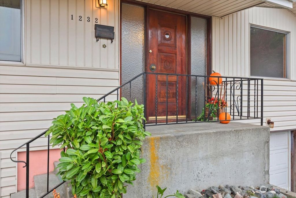 Photo of 1232 Lombard Avenue, Everett, WA 98201 (MLS # 2008491)