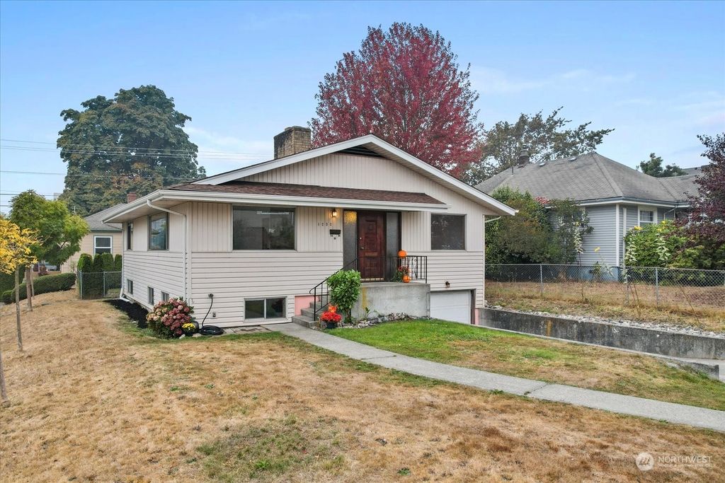 Photo of 1232 Lombard Avenue, Everett, WA 98201 (MLS # 2008491)