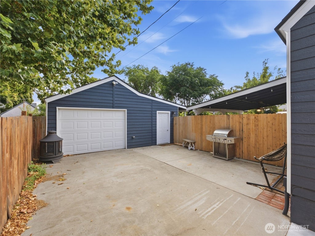 Photo of 777 Monroe Street, Wenatchee, WA 98801 (MLS # 2586758)
