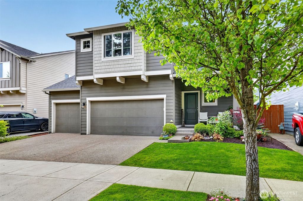 Photo of 857 N Helens View Drive, Ridgefield, WA 98642 (MLS # 2518861)